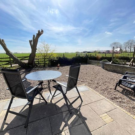 Logeerboerderij De Salix Villa Hitzum Luaran gambar