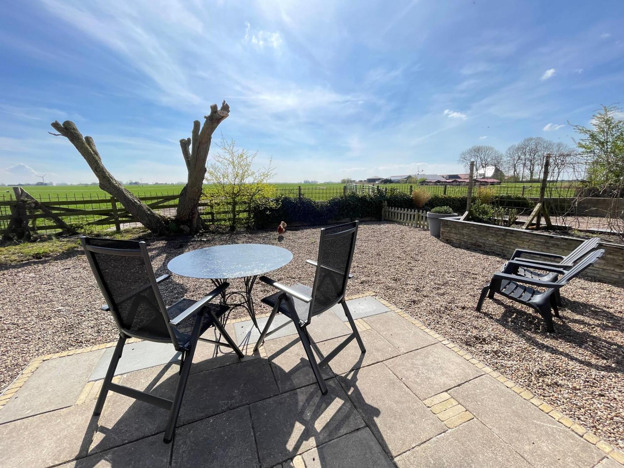 Logeerboerderij De Salix Villa Hitzum Luaran gambar