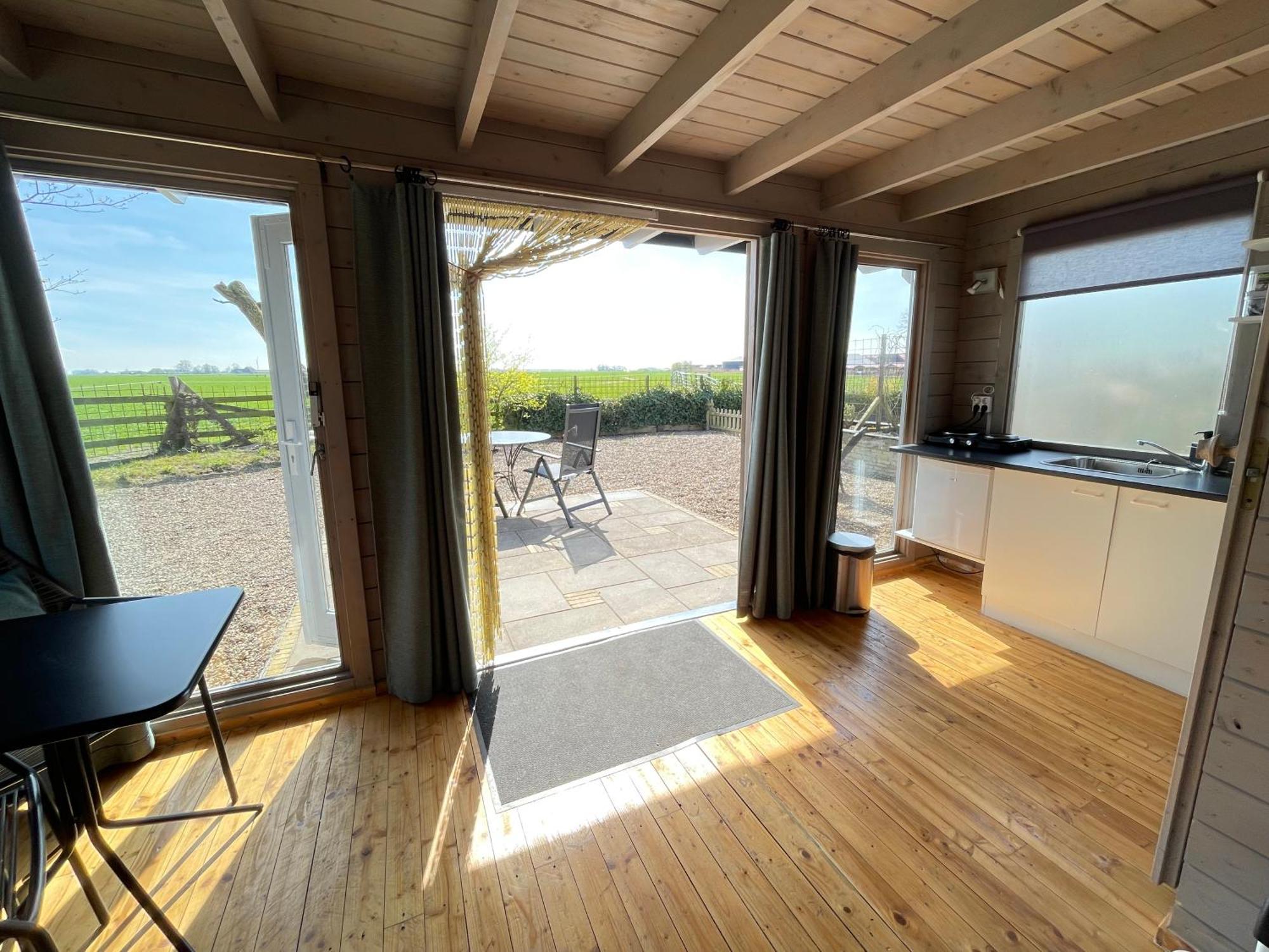 Logeerboerderij De Salix Villa Hitzum Luaran gambar