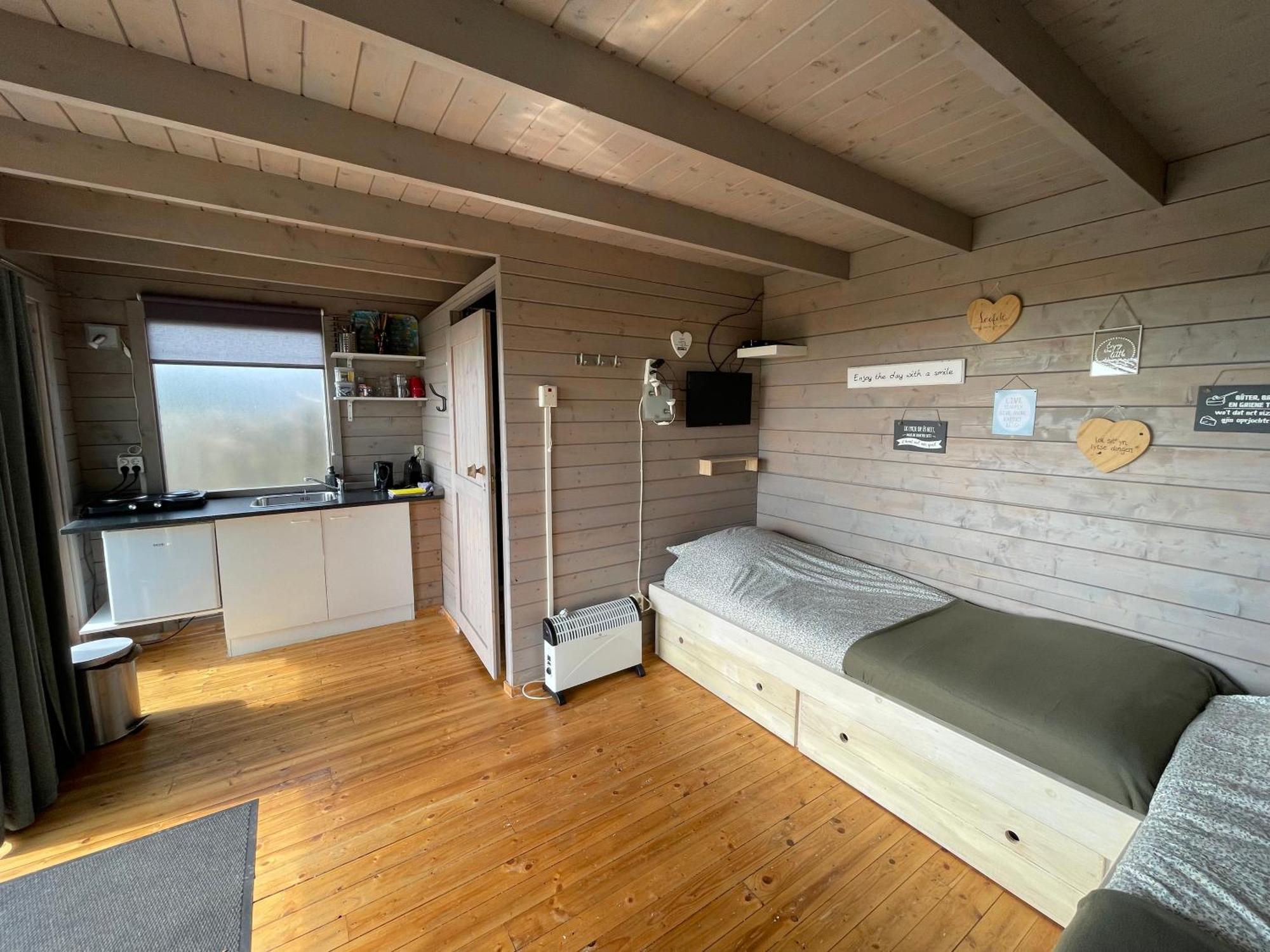 Logeerboerderij De Salix Villa Hitzum Luaran gambar