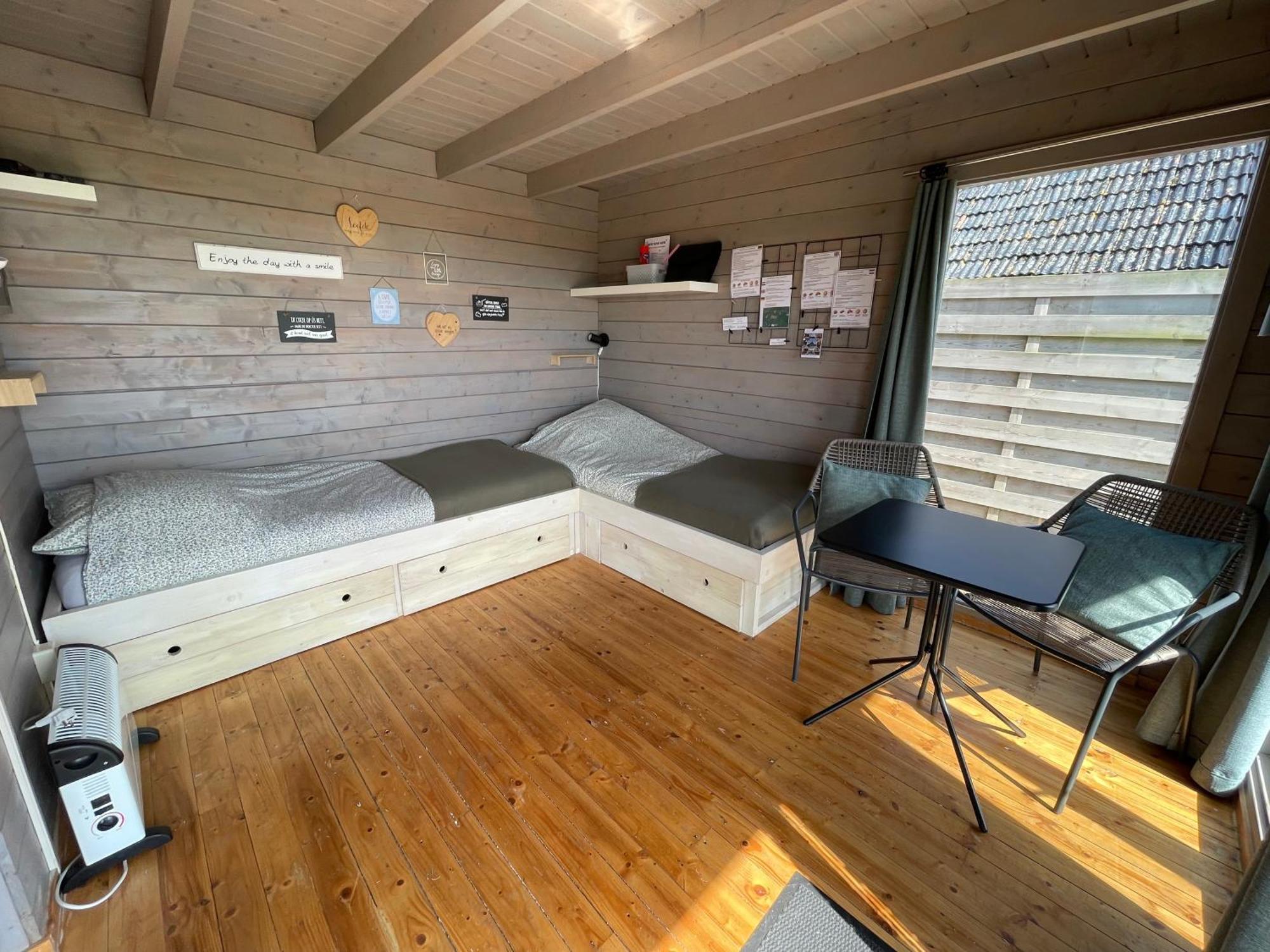 Logeerboerderij De Salix Villa Hitzum Luaran gambar