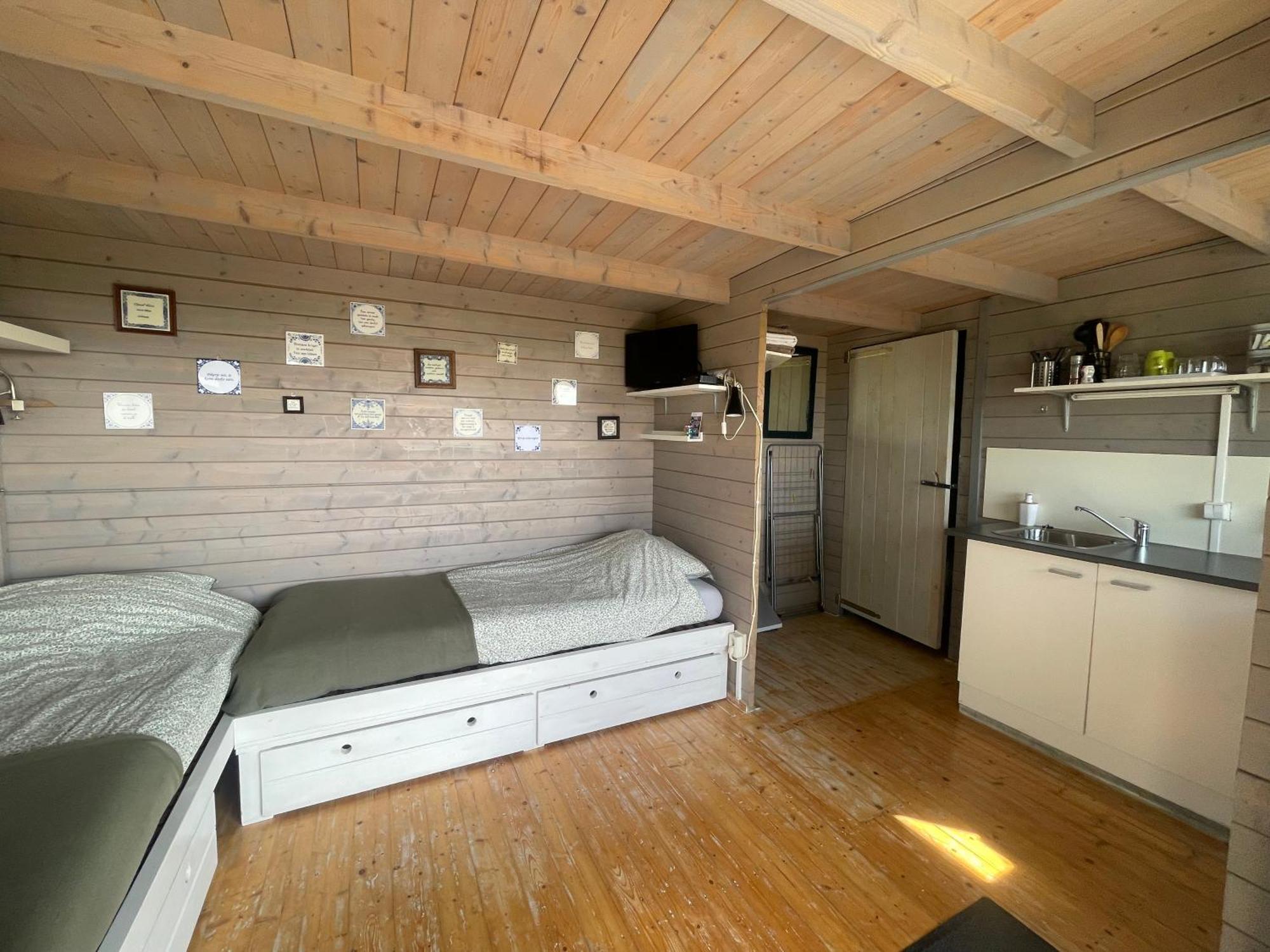 Logeerboerderij De Salix Villa Hitzum Luaran gambar